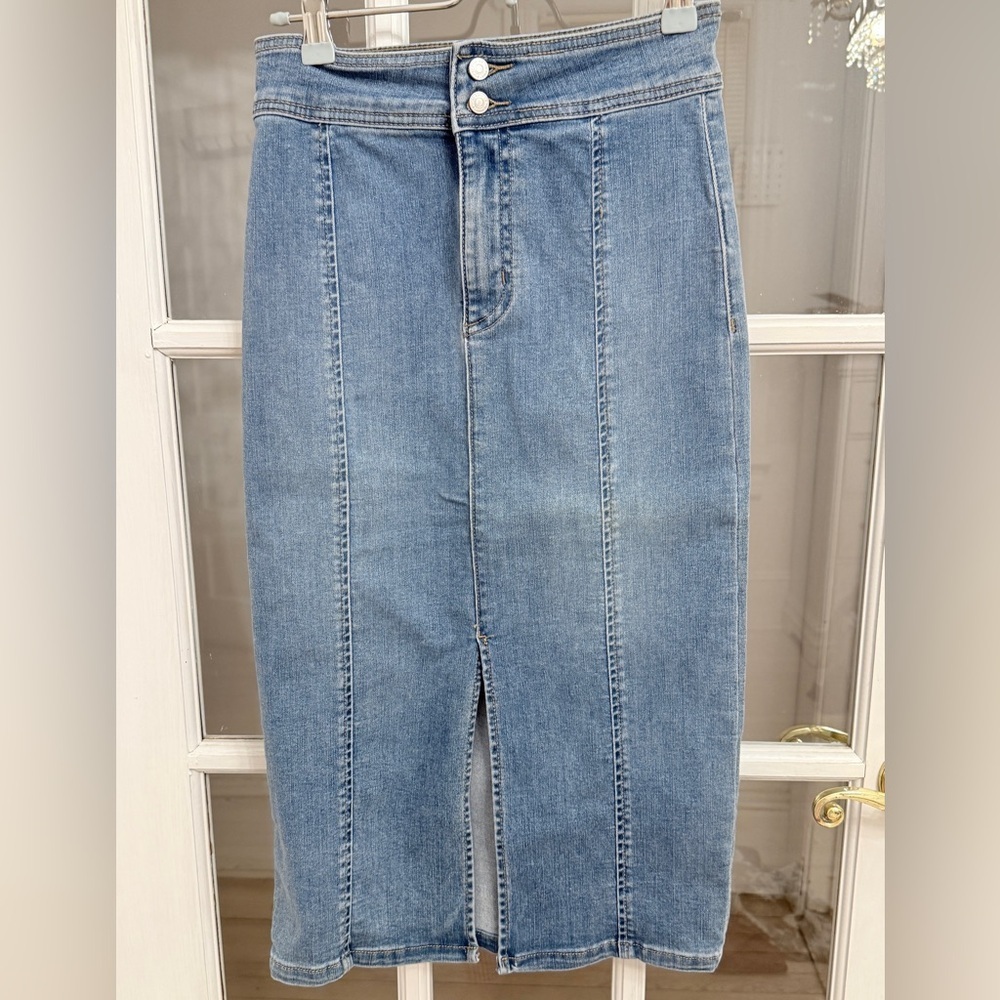 FREE PEOPLE WE THE FREE Women’s Medium Wash Maddie Midi Denim Pencil Skirt